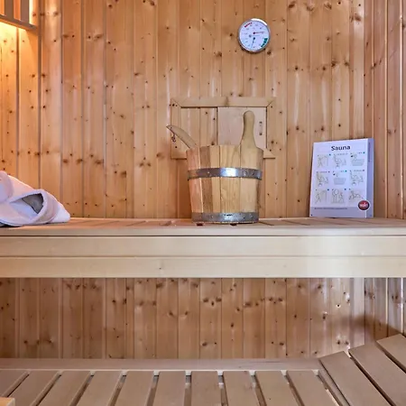 Luett Strandhuus Holiday home
