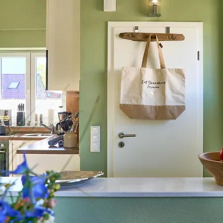 Luett Strandhuus Holiday home