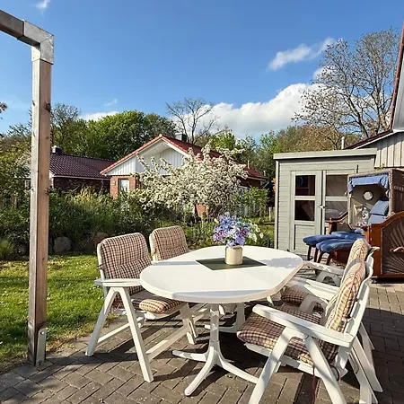 Luett Strandhuus Holiday home